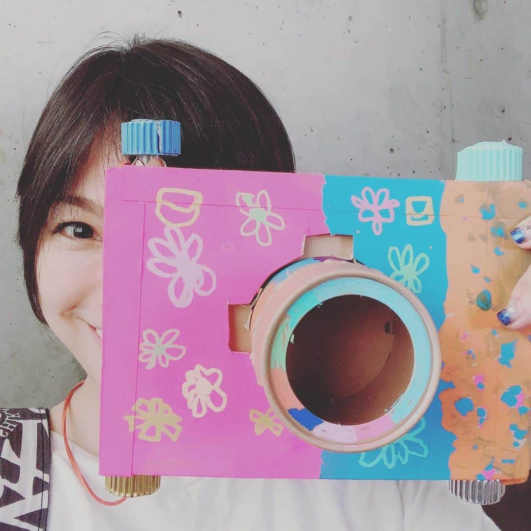 相川七瀬さんのインスタグラム写真 - (相川七瀬Instagram)「娘が工作で作ってきた カメラ。写した風景は アフリカで見た動物の つもりだそうです😊  #工作ブラザーズ #兄はまた新作油絵を始めました」5月25日 13時16分 - nanasecat