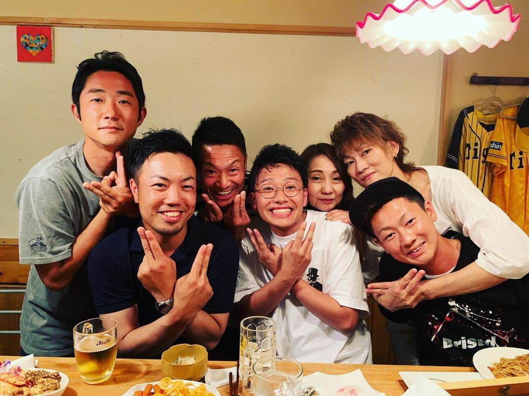 亜生さんのインスタグラム写真 - (亜生Instagram)「久しぶりに地元に帰って、 みんなに会えました。 笑ったー！！ #京都 #バーせんちゃん」5月25日 22時49分 - aseihurricane