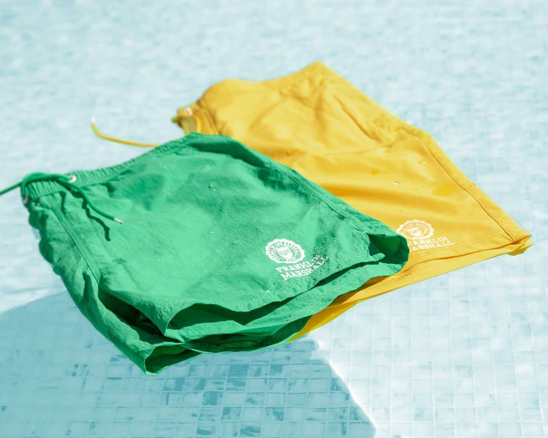 フランクリン&マーシャルのインスタグラム：「Green and yellow, an unexpected color combination.  #franklinandmarshall #fashion #fashionformen #outfit #outfitformen #ss19 #newseason #newcollection #summer #highsummer #style #cool #colour #attitude #details #mood #green #yellow #beach #swimsuit」
