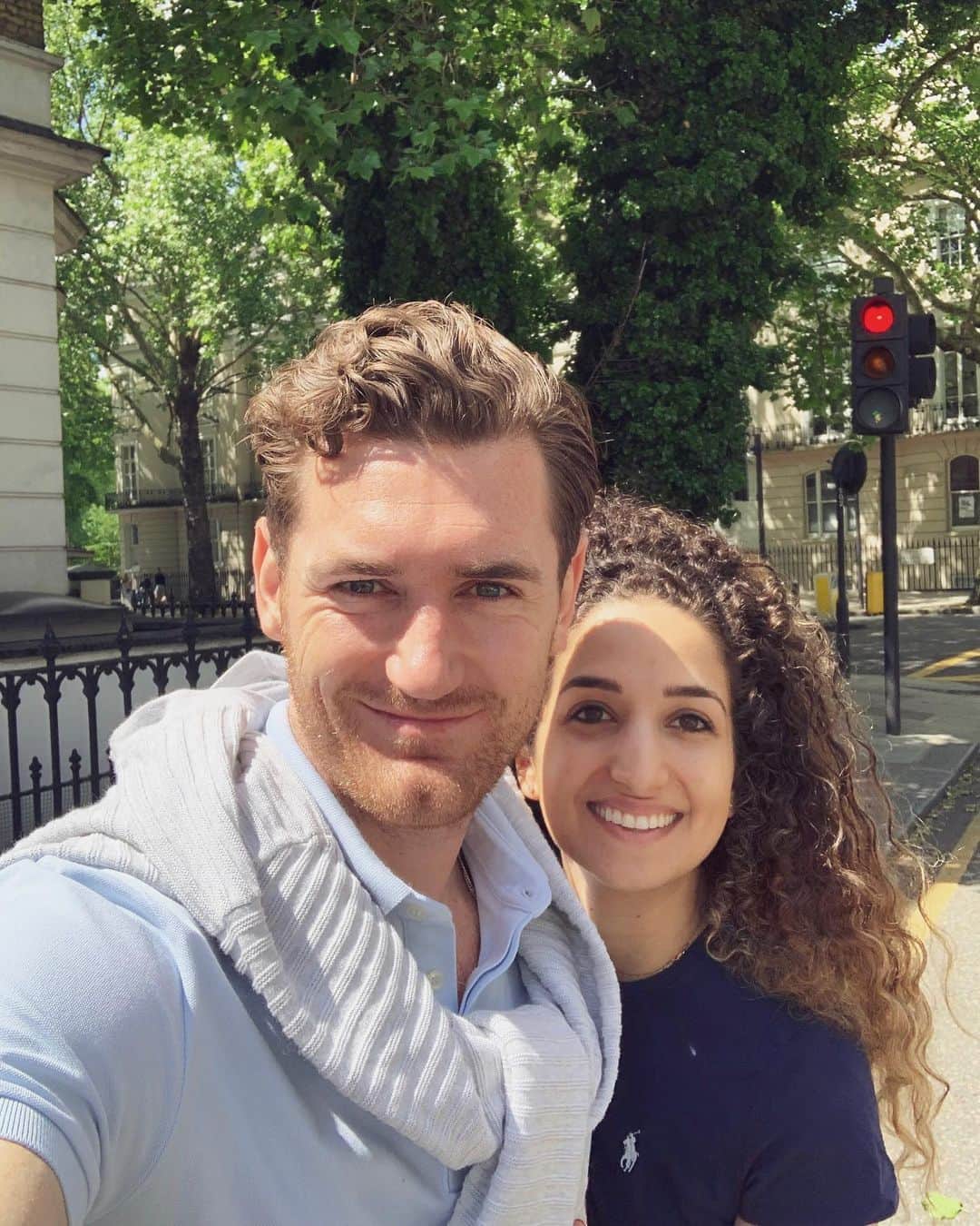 キャメロン・ファンデルバーグのインスタグラム：「Sunny weekends in London are finally here!」