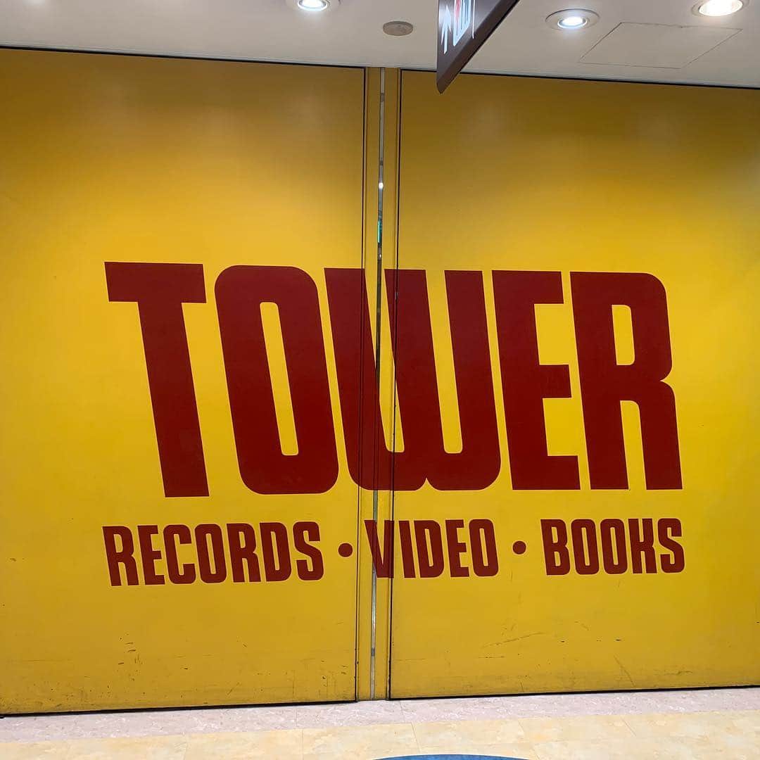 菊地哲さんのインスタグラム写真 - (菊地哲Instagram)「right here right now. THX Maru-building Tower Records！」5月25日 23時03分 - greatzupper