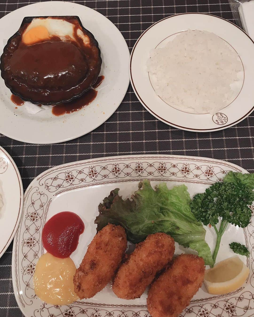 小藪奈央さんのインスタグラム写真 - (小藪奈央Instagram)「Yokohama ⚓️ 洋館、洋食とローズ🌹  #ベーリックホール #港の見える丘公園 #洋食キムラ」5月25日 22時57分 - nao_now