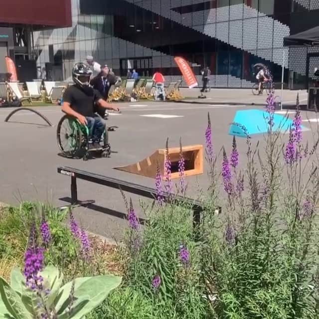 のインスタグラム：「Things are off to an exciting start at #Innoskate!  Our @si_invention team is in London for the seventh Innoskate,—exploring skate culture’s creative spirit and history of innovation.  Here, Aaron “Wheelz” Fotheringham shows off his moves.  #EntertainmentHistory #AmericanHistory #SportsHistory  #Innoskate #Skateboarding #innovation  Innoskate is made possible with the generous support of Autodesk, the U.S. Department of State, and the U.S. Embassy, London.」