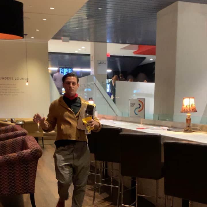 マイケル・ドイルのインスタグラム：「Priorities. Augie getting premiere ready. @insideoutfestival」