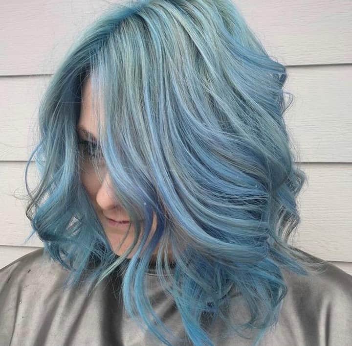 CosmoProf Beautyさんのインスタグラム写真 - (CosmoProf BeautyInstagram)「What a BABE in BLUE💙 ✨ Beautiful blue created by @hanas_salon_rusk who used @ruskhaircare Deepshine colors. ✨ Buy any 3 Rusk Deepshine Colors, get 1 FREE at #cosmoprofbeauty where you are #licensedtocreate . . #repost #rusk #ruskcolor #ruskhaircare #vivids #vividhair #bluehair #bluehairdontcare #colorfulhair」5月25日 23時00分 - cosmoprofbeauty
