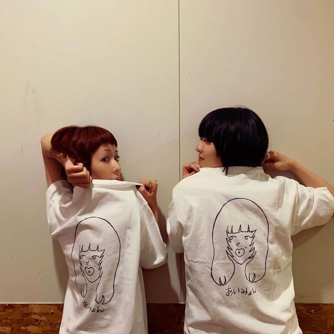 木村カエラさんのインスタグラム写真 - (木村カエラInstagram)「あいみょんちゃんの似顔絵をTシャツに描いて、アンコールできたよ。 二枚製作したよ。みょんにあげたよ。 ちょーにてる。  自画自賛だよ。  #あいみょん #ラブコール #カエラ」5月25日 23時00分 - kaela_official