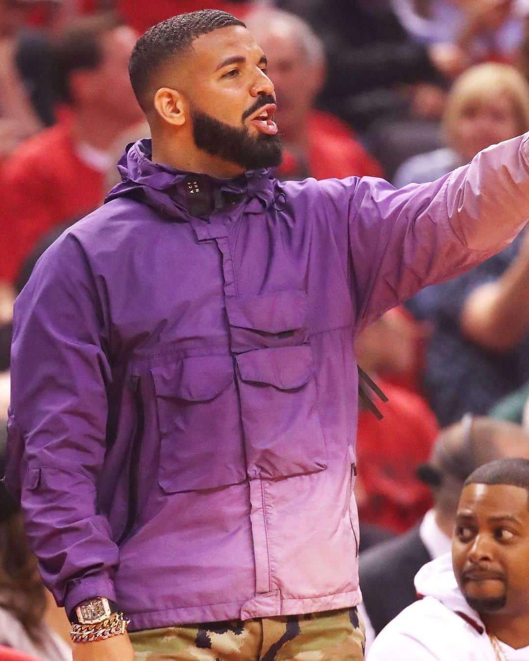 GQさんのインスタグラム写真 - (GQInstagram)「Drake wore yet another Richard Mille to watch the double-overtime thriller between his beloved Toronto Raptors and the Milwaukee Bucks. See the rarest, wildest, most covetable watches we saw on celebrities this week at the link in bio.」5月25日 23時12分 - gq