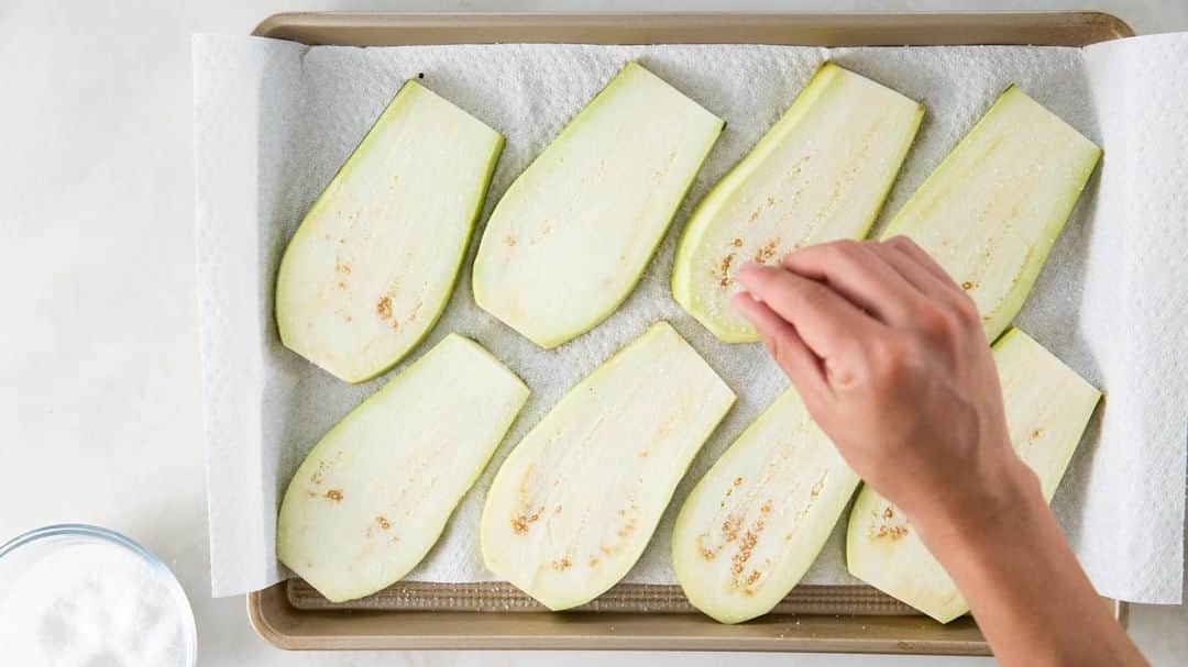 OXOさんのインスタグラム写真 - (OXOInstagram)「Eggplant lasagna is always a good idea.​ Get to the main dish faster with our new Large Vegetable Prep Peeler. (Link in bio.)」5月25日 23時04分 - oxo