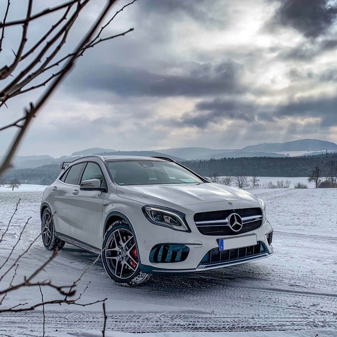 Mercedes AMGさんのインスタグラム写真 - (Mercedes AMGInstagram)「[Fuel consumption combined: 8.5 l/100 km | CO2 emissions combined: 193 g/km]  As the summer heat approaches, this Mercedes-AMG GLA 45 is here to remind you of cooler times. 📷: @ma0rc  #MercedesAMG #AMG #GLA45 #DrivingPerformance #Power #Passion #Mercedes #AMG🔥 #Luxury #CarsofInstagram #InstaCar #Lifestyle」5月25日 23時05分 - mercedesamg
