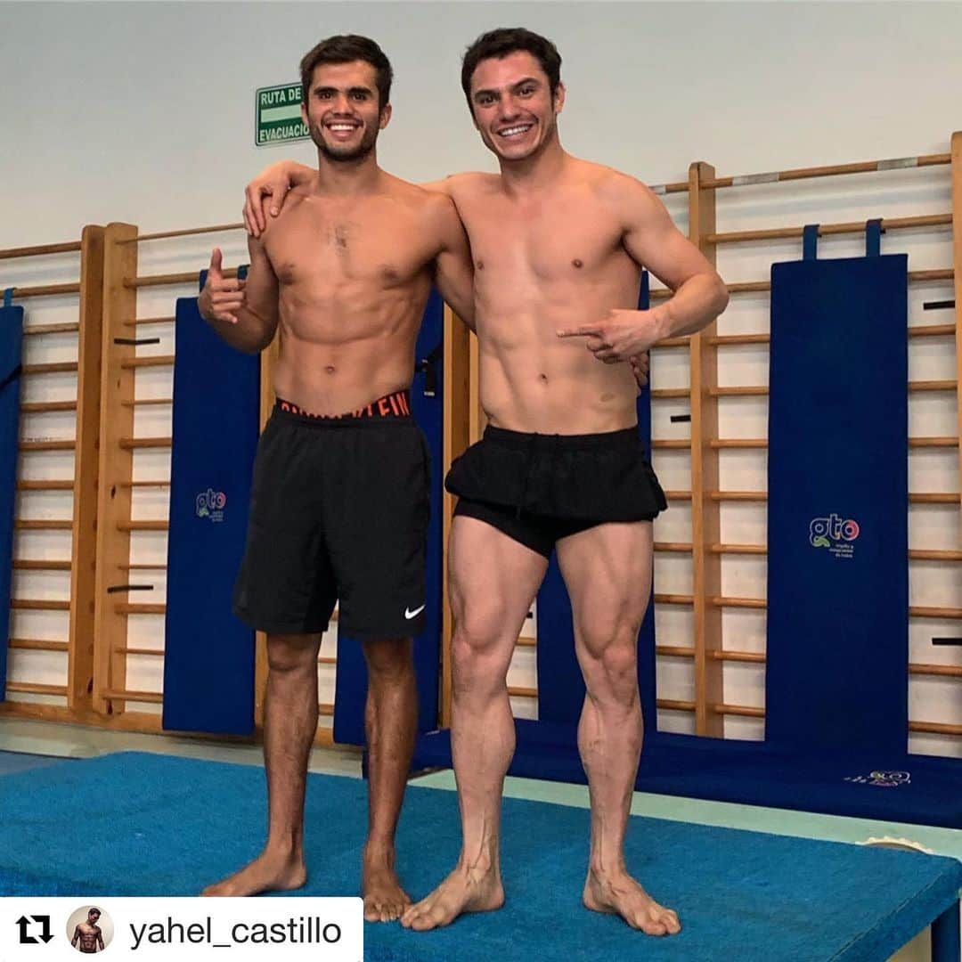 イヴァン・ガルシアさんのインスタグラム写真 - (イヴァン・ガルシアInstagram)「#Repost @yahel_castillo with @get_repost ・・・ Con el 🐤😁⚡️💪🏼 #chicken #healthy #fit #enjoy #training #mylife #diving... actitud de #sábado .. puro 🔥💪🏻」5月25日 23時06分 - ivangarciapollo