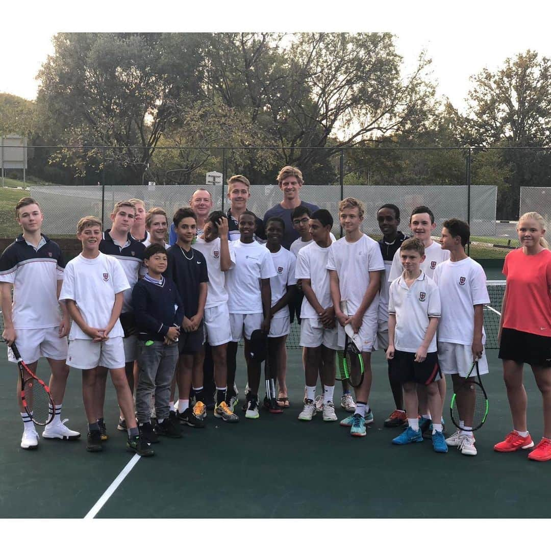 ケビン・アンダーソンさんのインスタグラム写真 - (ケビン・アンダーソンInstagram)「Very cool being back at my old school @ststithianscollege. I was so pleased to be able to speak to their tennis teams. One of my biggest passions is passing the experiences and lessons I’ve learned in tennis to our sport’s next generation.」5月25日 23時10分 - kandersonatp