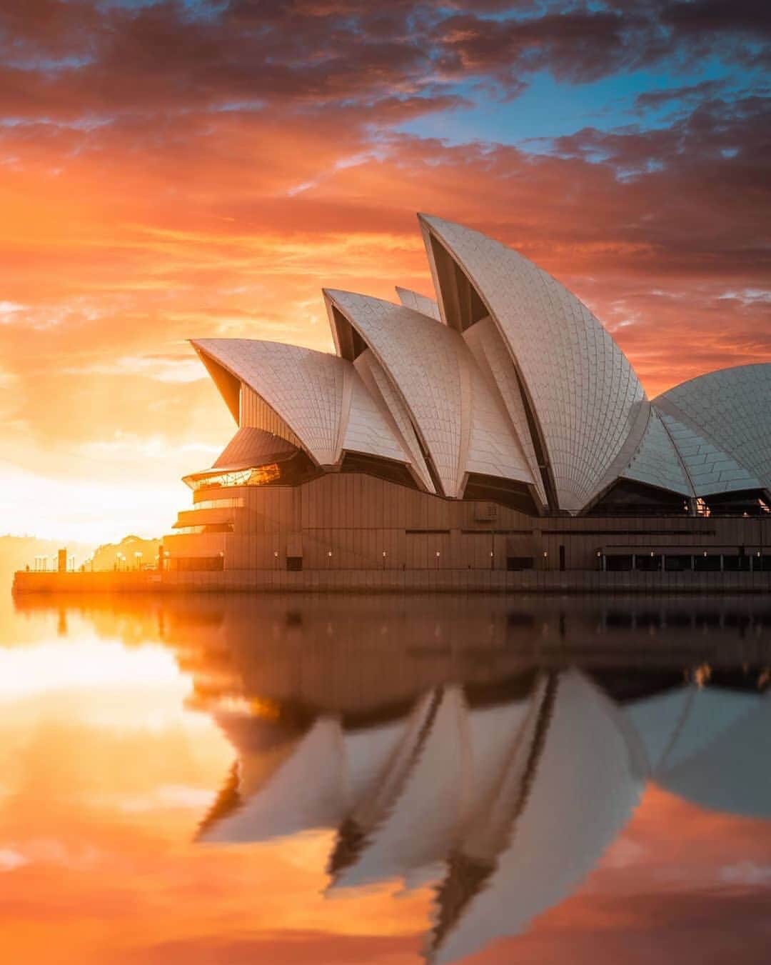 Canon Photographyさんのインスタグラム写真 - (Canon PhotographyInstagram)「One of Australia’s most famous landmarks, the Opera House!  Quiz: How long did the construction of the Opera House take and what was the expectation when they started building it? First 3 people with the correct answer get a story shoutout!  The shot was selected via our hashtag #cpfeatureme  Photography | @fontesvisuals  #sydney #australia #sydneyharbour #reflection #reflectiongram #seeaustralia #visitnsw #visitsydney」5月25日 23時28分 - cpcollectives