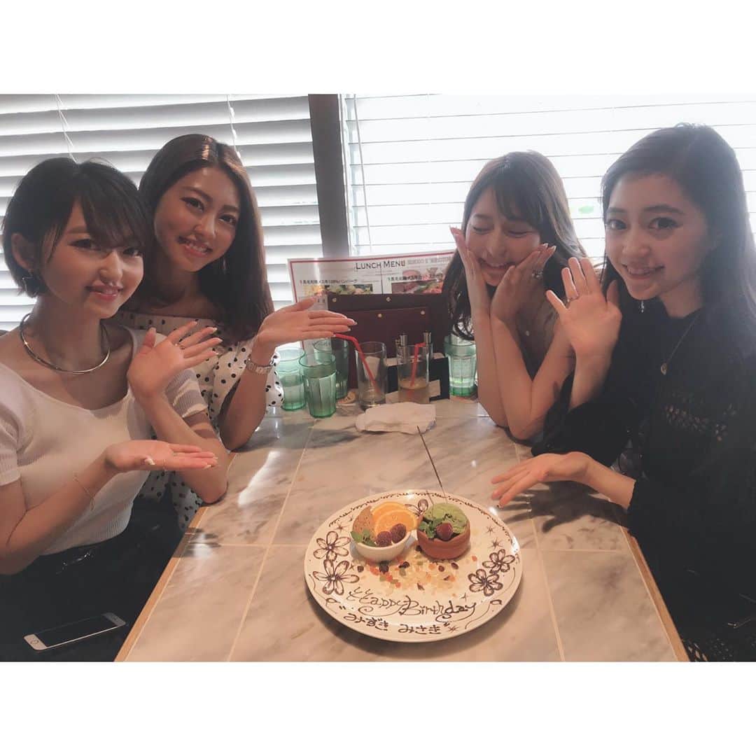 堀尾実咲のインスタグラム：「お肉女子会🐰💖 お誕生日もお祝いしてくれた🙊❤️💋」