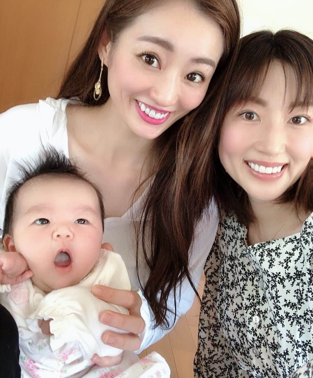 庄司ゆうこさんのインスタグラム写真 - (庄司ゆうこInstagram)「今日はウェスティンで打ち合わせからのスタジオでレッスン！そしたらレッスン中に地震(＞＜)熊手が落ちてきました😂スタッフもお客様も怪我しなくて良かったけど、7階だから結構揺れて怖かった😂 そして前回の変顔が好評だったので、未公開画像アップします。笑 夜は恵比寿の来主というお寿司屋さんへ🍣ここのお寿司大好き✨シャリ小さめだからたくさん食べられる(^o^) 恵比寿のお寿司屋さんはほとんど制覇してます🤣  #ウェスティンホテル東京#馬#登場#ヨガスタジオ#ポジティブスターヨガ#恵比寿#熊手#地震#変顔#オンパレード#美人台無し#鮨#お寿司#来主#かごバッグ#グレースコンチネンタル#ワンピース#授乳服#chocoa#サンダル#chanel」5月25日 23時34分 - yuko.shoji