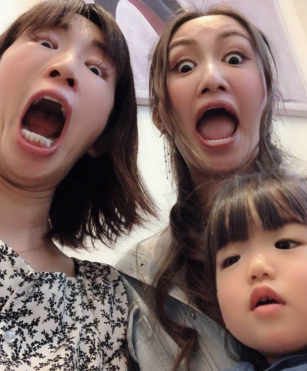 庄司ゆうこさんのインスタグラム写真 - (庄司ゆうこInstagram)「今日はウェスティンで打ち合わせからのスタジオでレッスン！そしたらレッスン中に地震(＞＜)熊手が落ちてきました😂スタッフもお客様も怪我しなくて良かったけど、7階だから結構揺れて怖かった😂 そして前回の変顔が好評だったので、未公開画像アップします。笑 夜は恵比寿の来主というお寿司屋さんへ🍣ここのお寿司大好き✨シャリ小さめだからたくさん食べられる(^o^) 恵比寿のお寿司屋さんはほとんど制覇してます🤣  #ウェスティンホテル東京#馬#登場#ヨガスタジオ#ポジティブスターヨガ#恵比寿#熊手#地震#変顔#オンパレード#美人台無し#鮨#お寿司#来主#かごバッグ#グレースコンチネンタル#ワンピース#授乳服#chocoa#サンダル#chanel」5月25日 23時34分 - yuko.shoji