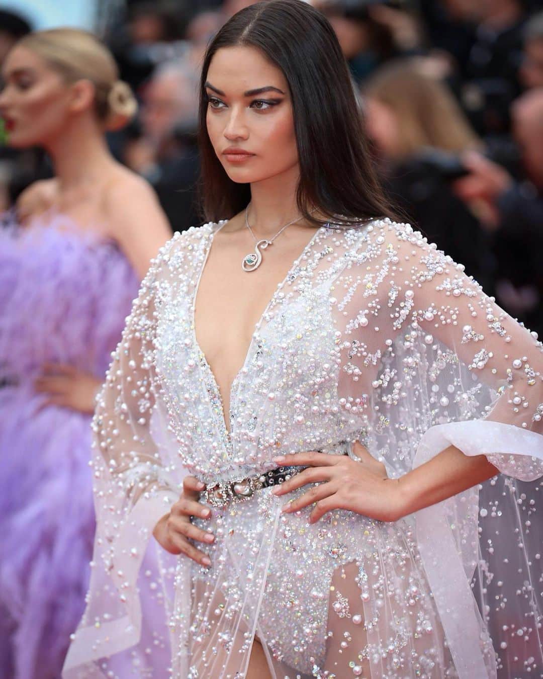 シャニーナ・シャイクのインスタグラム：「Finally get to reflect on the final carpet movie premiere in Cannes ✨🎥 Thank you @nigoratabayer @dessangeparis」