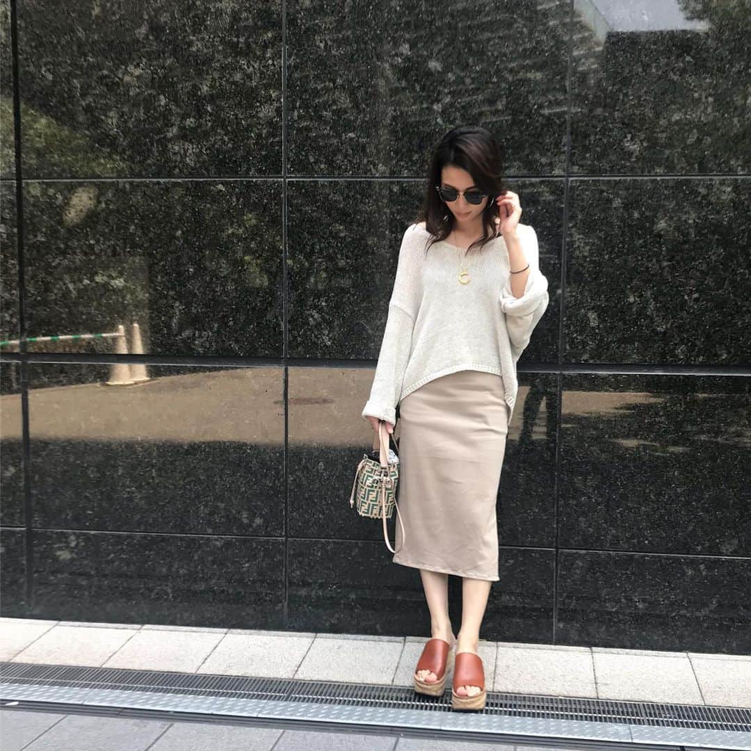 liiiiche23のインスタグラム：「・ ・ ベージュのワントーンコーデ🐻 ・ ・ #code #coordinate #fashion #outfit #ootd #outfitoftheday #dailylook #dailylook_japan #instagood #instafashion #zara #ザラ #deuxiemeclasse #ドゥーズィエムクラス #chloe #chloeshoes #クロエ #fendi  #フェンディ #fendibag #rayban」