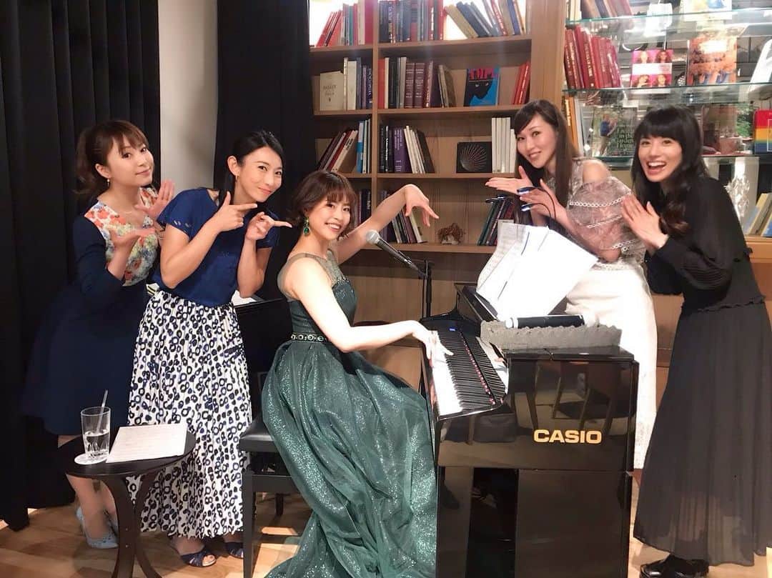 のインスタグラム：「今日は銀座でのソロライブでした🙏 日頃大阪ミナミでぬるっと生きてる私にとっては、 銀座のシュッとした雰囲気が重すぎるワケでしたww😭 そんな重度の緊張を和らげてくださった温かいお客様に心より感謝🙏 そしてお忙しい中駆け付けて下さった心強い皆様にも！！ 感謝です🙇‍♂️ またゆっくりブログに書きますね💓  #もう銀座には負けないよw」