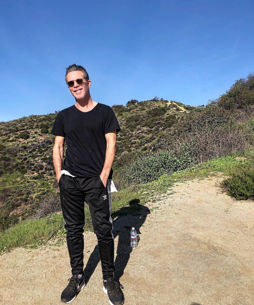 scottlippsさんのインスタグラム写真 - (scottlippsInstagram)「Me “attempting” to hike but not so successfully, happy #memorialdayweekend enjoy the beautiful weather #la #cali #runyoncanyon」5月25日 23時47分 - scottlipps