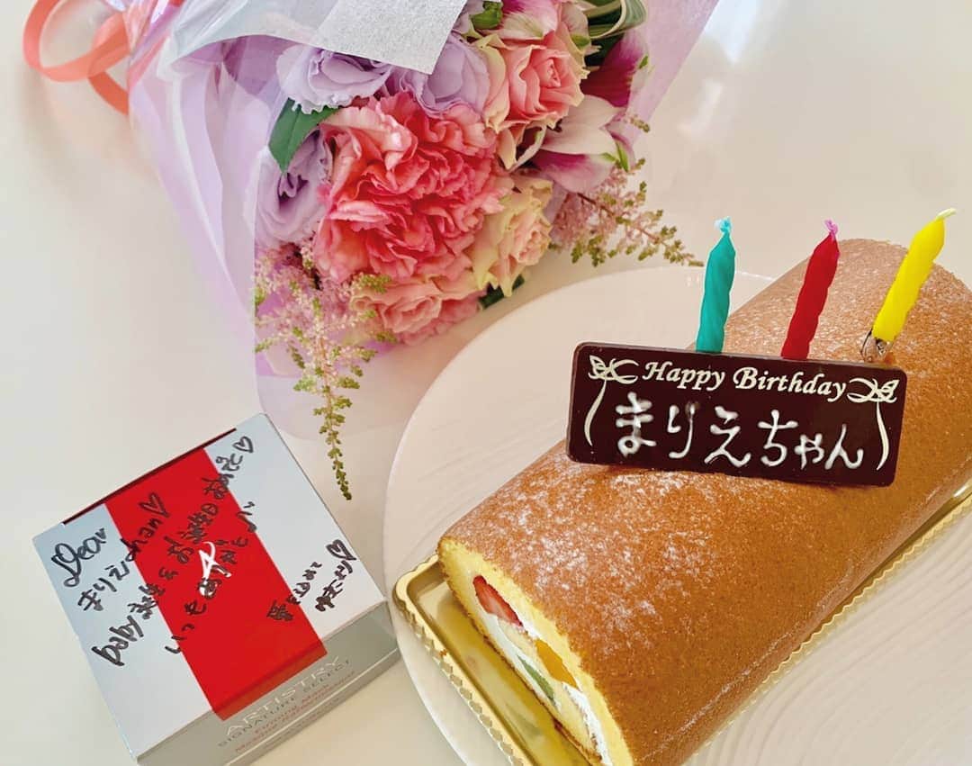 のインスタグラム：「まりえちゃん💞 出産&お誕生日おめでとう🎉✨ * お誕生日当日にお祝いできてhappy☺️ * * ほんとに同じ女性として、同い年として尊敬な一人💞 * 素敵な一年に✨✨ * * #おめでとう #お誕生日 #happy birthday #cake #mask #baby」