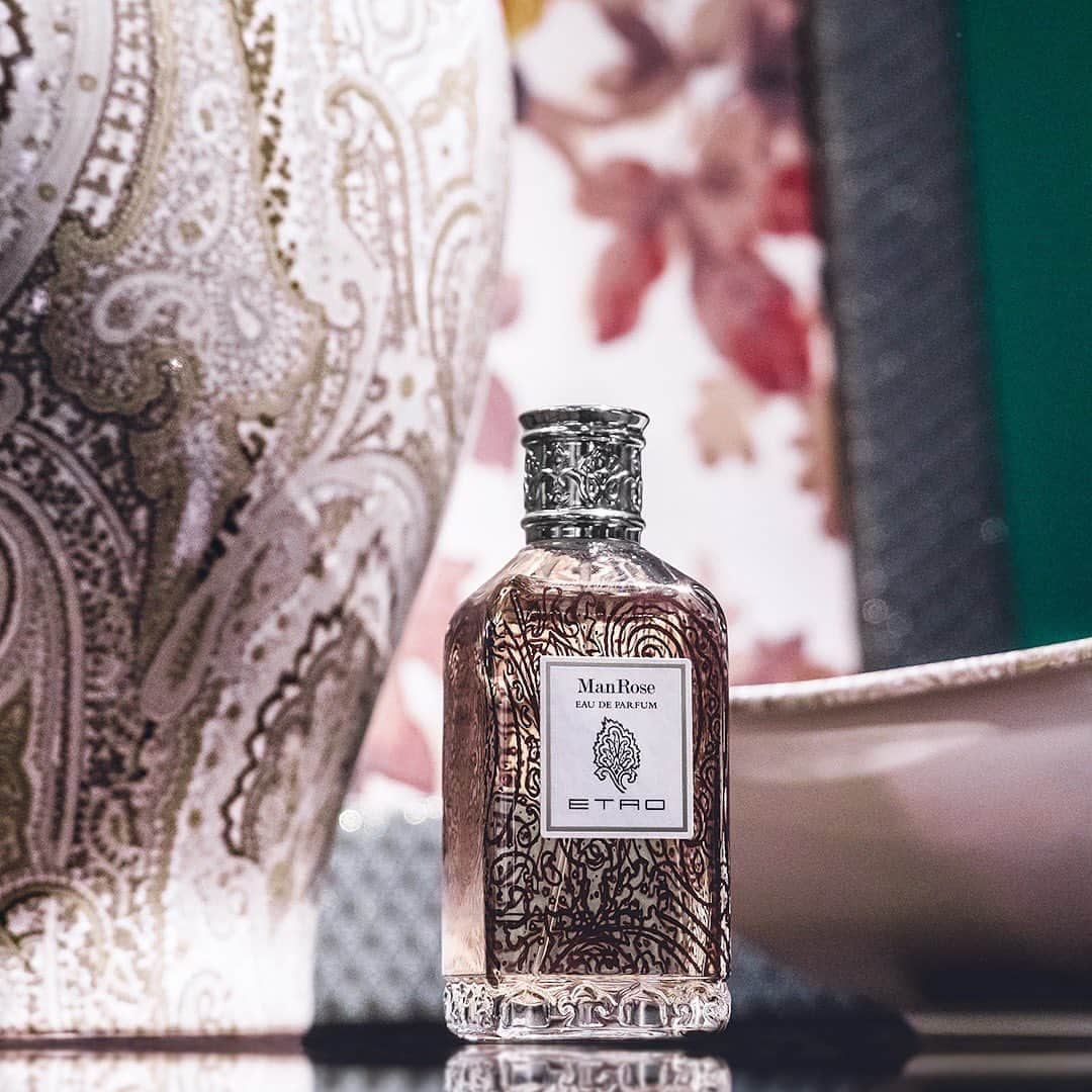 エトロさんのインスタグラム写真 - (エトロInstagram)「Created for the elegant, cosmopolitan individual: ManRose #Etro Eau De Parfum is a fresh and airy fragrance, with the noble rose enclosed in the languid embrace of incense before releasing its velvety notes of geranium. ⠀⠀⠀⠀⠀⠀⠀⠀⠀ #EtroFragrances」5月26日 0時00分 - etro