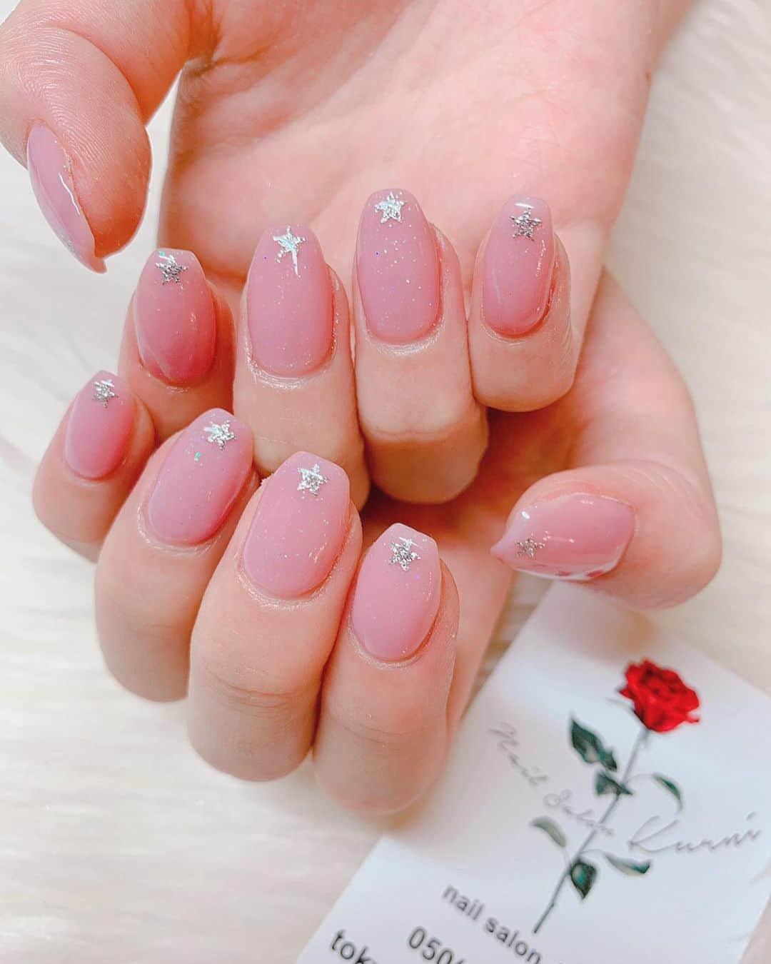 達家真姫宝さんのインスタグラム写真 - (達家真姫宝Instagram)「美容投稿〜💇‍♀️💅 美容院は撮影とかあるので 髪の毛暗くしました〜💇‍♀️ ネイルも撮影があるから シンプルにしました😊👍🏻 いつも可愛ねえ〜っていっぱい言ってもらえて嬉しいです☺︎ ❤︎ 私服は#swankiss さんのだよ〜水玉かわいい😊💗」5月26日 0時01分 - makiho_official