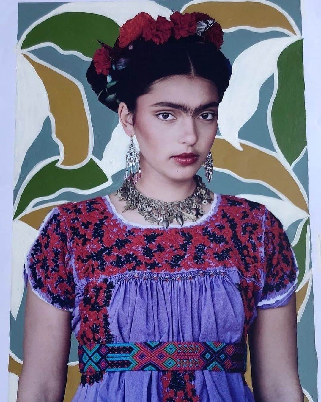 Teen Vogueさんのインスタグラム写真 - (Teen VogueInstagram)「Imagine being a 13-year-old artist and having your homage to Frida Kahlo exhibited in a gallery? That’s exactly what happened to Bella Pincus. At the link in bio, read more about the teenager's artistic goals and collaboration with @brianbowensmith.」5月26日 0時02分 - teenvogue