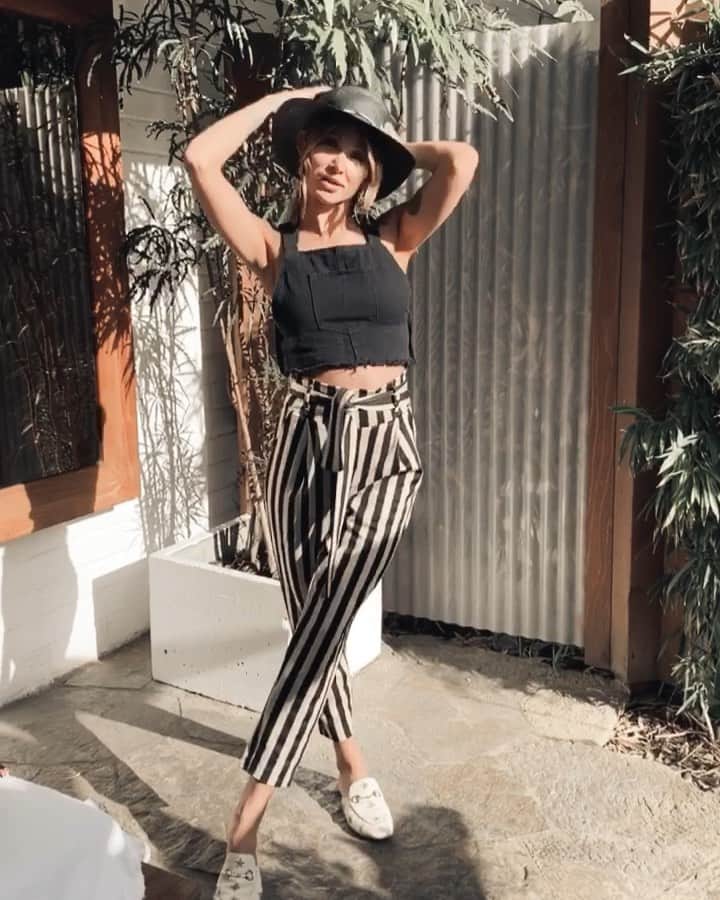 ルー・ティーズデールのインスタグラム：「LA DAYS ➖ STYLE TIMELAPSE 4 looks by meeee 🤪 everything from @prettylittlething 🖤🖤🖤」