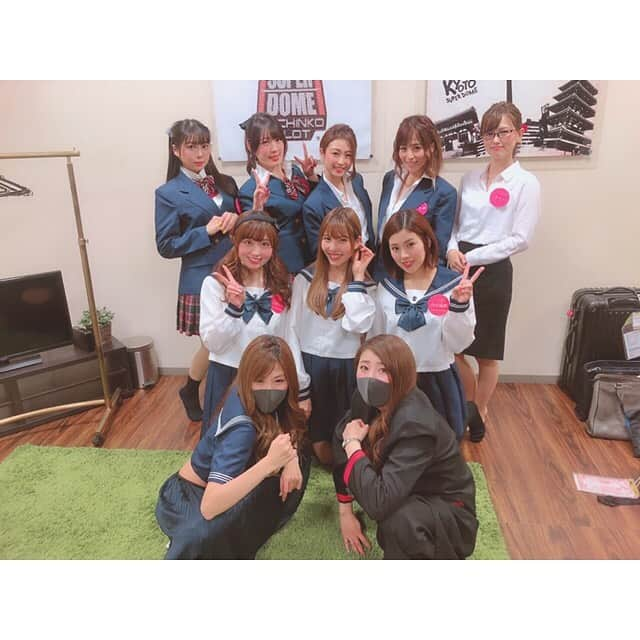 三島ゆかりさんのインスタグラム写真 - (三島ゆかりInstagram)「先日のSDG女学園👩‍🏫 可愛らしいセーラー服の子もいれば、ギャルも優等生も、黒マスクのヤンキーもいましたww😂 私は先生役をやってほしいと言われ、引き受けさせて頂きました🍎👍 今度この格好で来店してほしいとお客様からのリクエストあり💖 かしこまり〜🙆‍♀️ #superdome #sunnydaygirls #sdg #ベストショットsdg #sdg女学園 #先生 #三島ゆかり #ゆかりんご #りんご姐さん #スーパードーム新堀川店 #来店イベント #女教師 #コスプレ #メガネ女子 #コント #楽しかった #またやりたいな #followｍe」5月26日 0時11分 - apple340