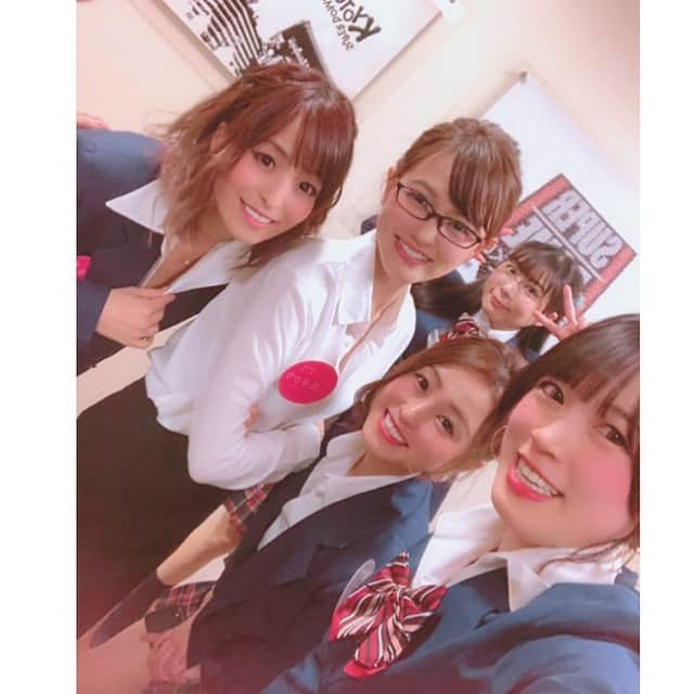 三島ゆかりさんのインスタグラム写真 - (三島ゆかりInstagram)「先日のSDG女学園👩‍🏫 可愛らしいセーラー服の子もいれば、ギャルも優等生も、黒マスクのヤンキーもいましたww😂 私は先生役をやってほしいと言われ、引き受けさせて頂きました🍎👍 今度この格好で来店してほしいとお客様からのリクエストあり💖 かしこまり〜🙆‍♀️ #superdome #sunnydaygirls #sdg #ベストショットsdg #sdg女学園 #先生 #三島ゆかり #ゆかりんご #りんご姐さん #スーパードーム新堀川店 #来店イベント #女教師 #コスプレ #メガネ女子 #コント #楽しかった #またやりたいな #followｍe」5月26日 0時11分 - apple340