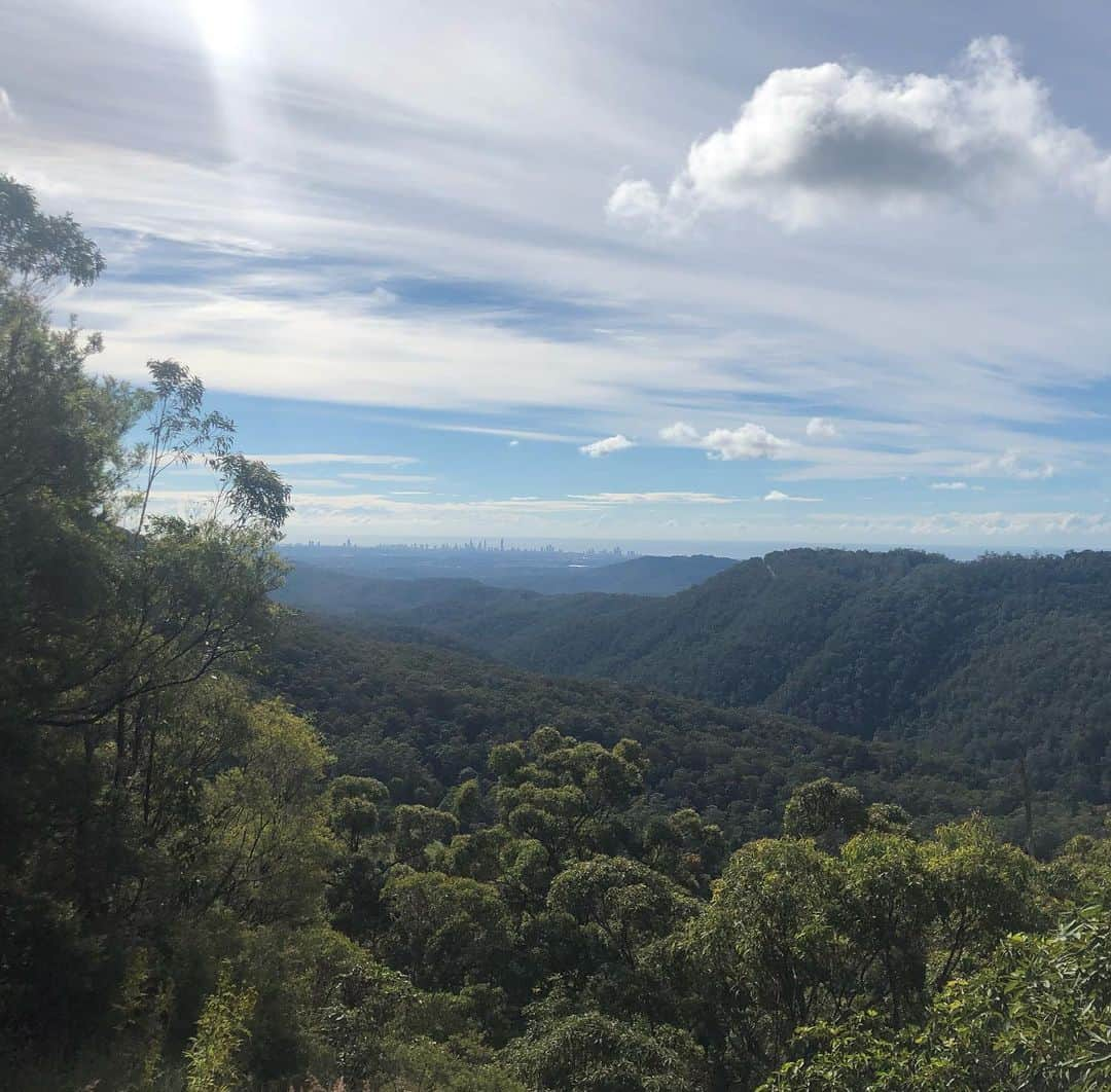 マーシャ・ゲイ・ハーデンさんのインスタグラム写真 - (マーシャ・ゲイ・ハーデンInstagram)「View down the valley from behind the waterfalls.」5月25日 15時29分 - mgh_8