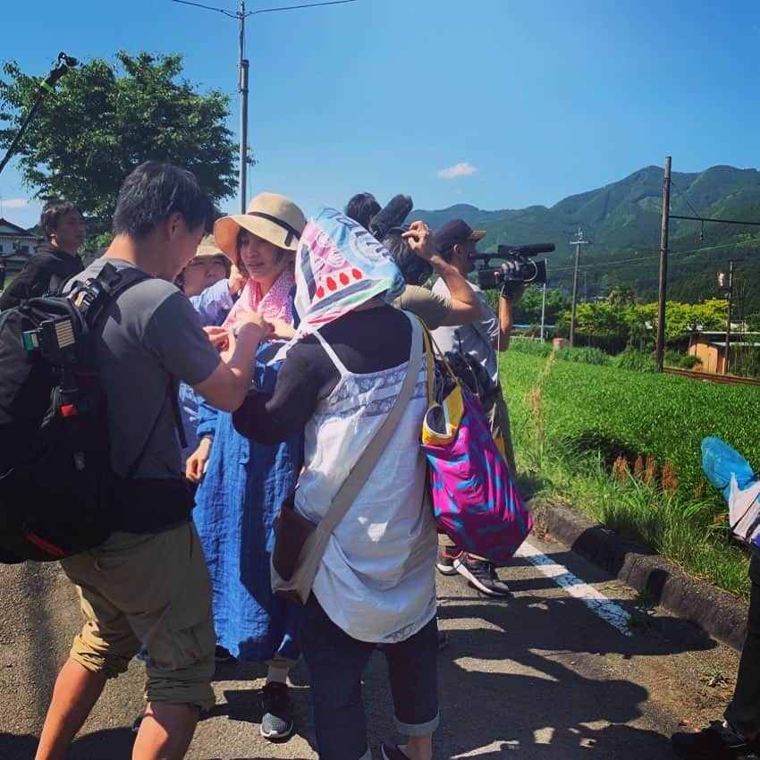 テレビ東京「土曜スペシャル」さんのインスタグラム写真 - (テレビ東京「土曜スペシャル」Instagram)「. なんと！#鉄道沿線ひたすら歩き旅 で #福澤 さんの#相棒 となるのは、あの#大物女優 さん！ 「こんなことするの初めて！」とドキドキのスタート前 #初体験 の#沿線歩き は今夜6時30分！  #テレビ東京 #大井川鐵道 #土曜スペシャル #鉄道沿線 #鉄道ファン #絶景 #列車 #ローカル鉄道 #秘境 #福澤朗 #相棒」5月25日 15時30分 - tvtokyo_dosupe