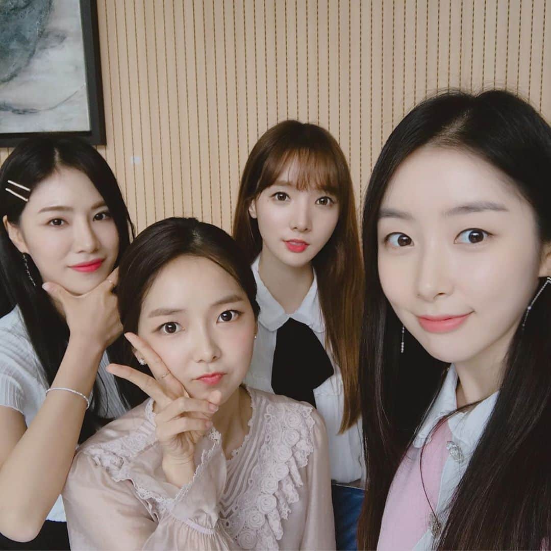ミンヒ のインスタグラム：「오랜만에 뭉쳤다👩‍👩‍👧‍👧」