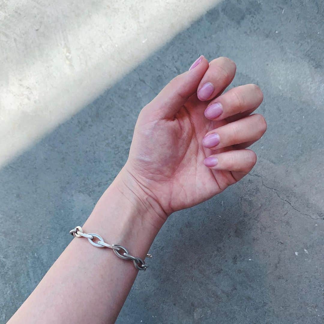 古屋美咲さんのインスタグラム写真 - (古屋美咲Instagram)「今回もかわいい🌿 #nail#naildesign#ネイル#🌿#네일 #rmf_nails」5月25日 15時43分 - furuyamisaki_