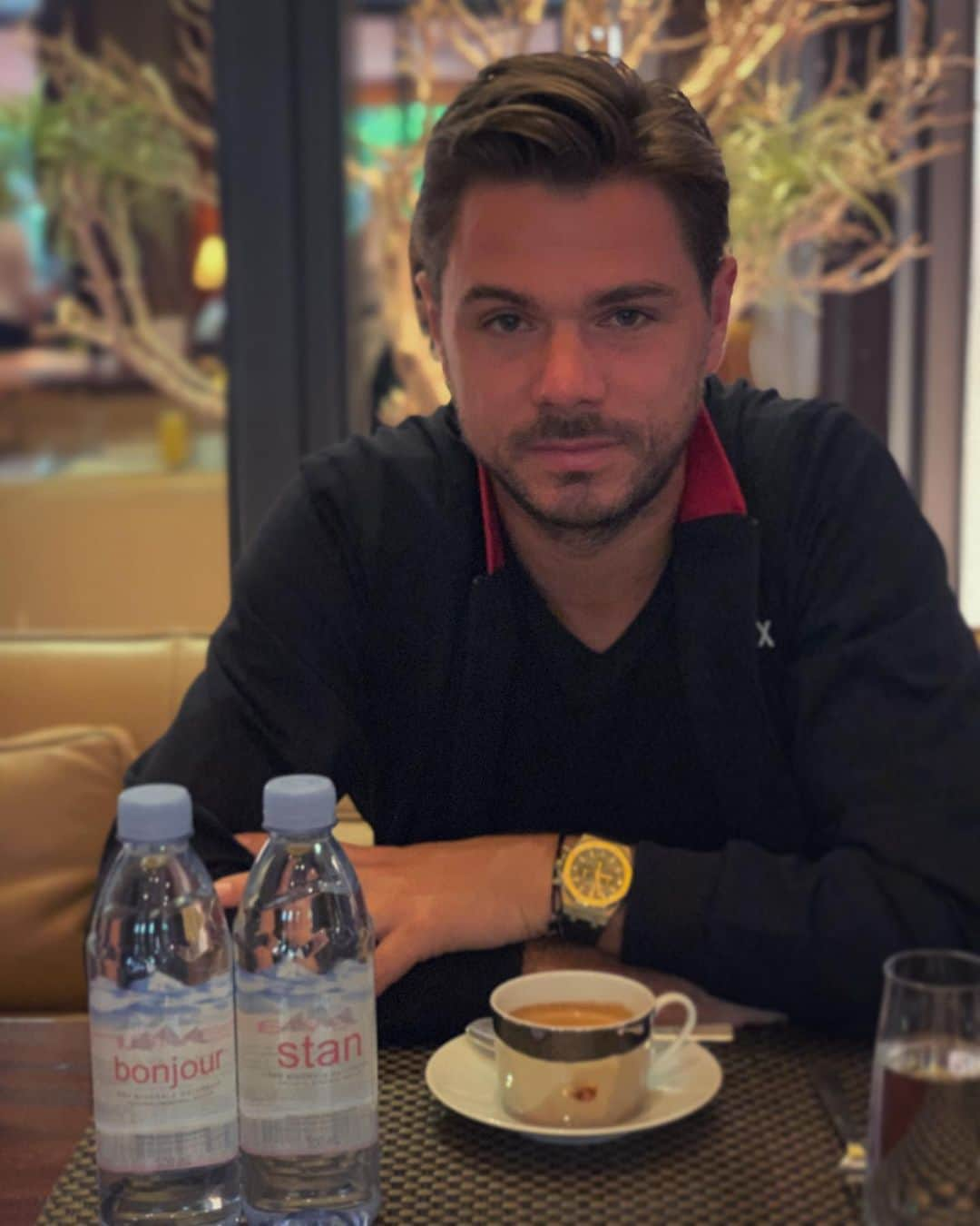 スタニスラス・ワウリンカさんのインスタグラム写真 - (スタニスラス・ワウリンカInstagram)「Bonjour 💧☀️☕️😴 #morning #paris #wakingup #evianwater @evianwater @leroyalmonceau」5月25日 16時06分 - stanwawrinka85