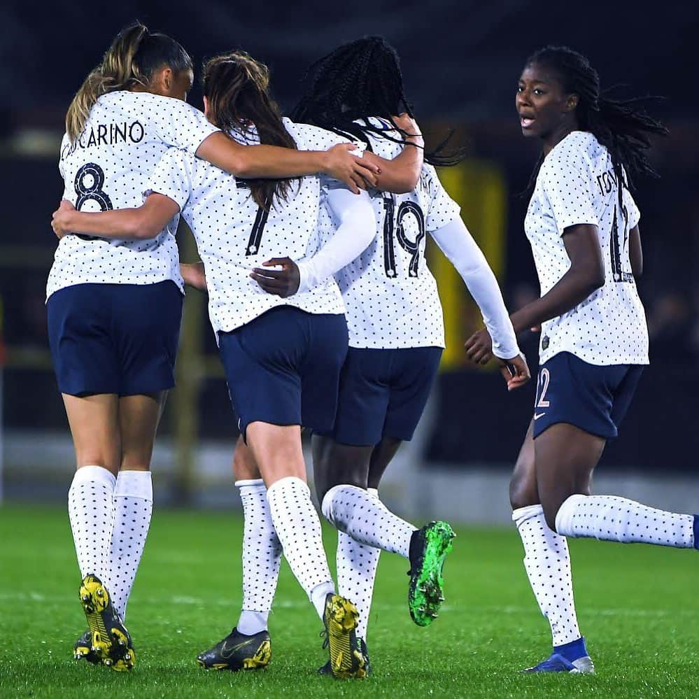 サッカー フランス代表チームさんのインスタグラム写真 - (サッカー フランス代表チームInstagram)「Avant-dernier match amical avant la Coupe du Monde pour nos Bleues ! 💪 #FiersdetreBleues Rendez-vous à 16H contre la Thaïlande 🇫🇷🇹🇭 📍Orléans - Stade de la Source 📺 W9 - 2 friendly games left before the World Cup for our Bleues ! See you at 4H PM against Thailand! 🇫🇷🇹🇭」5月25日 16時08分 - equipedefrance