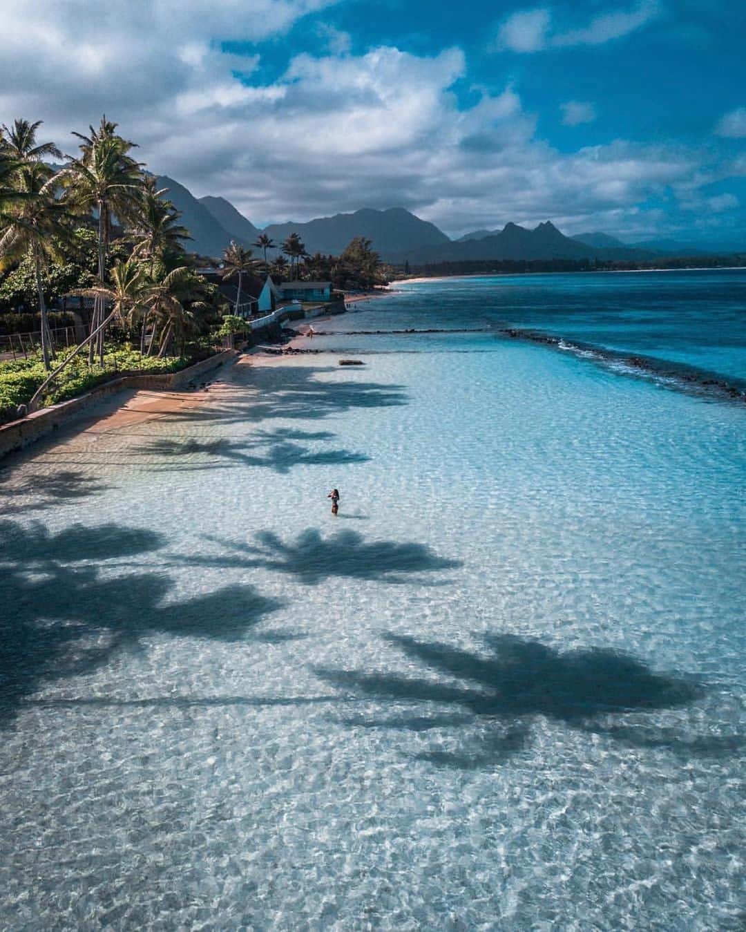 bestvacationsのインスタグラム：「Tag who you’d explore Hawaii with! By @spencerlee808 #BestVacations」
