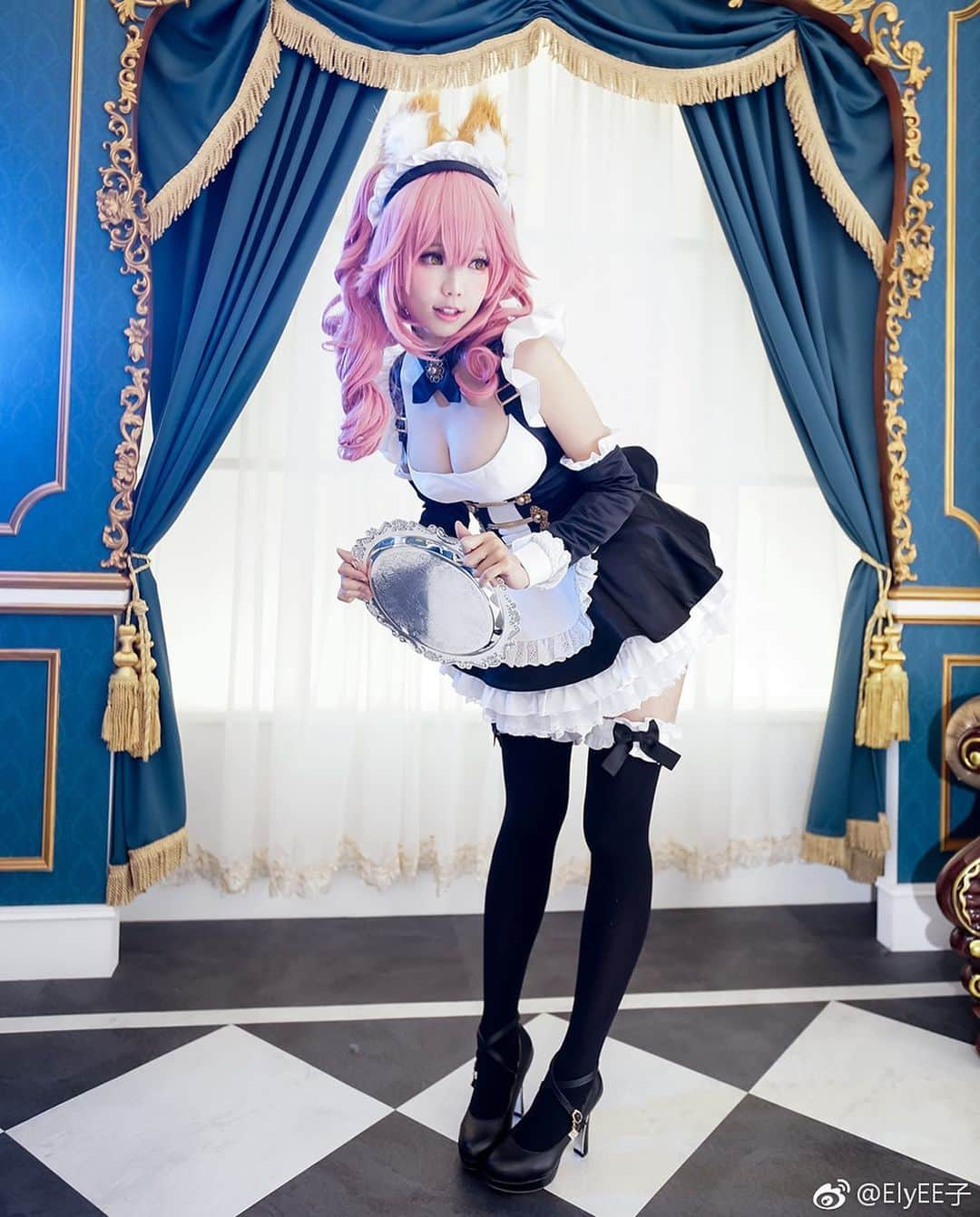 Elyさんのインスタグラム写真 - (ElyInstagram)「Tamamo maid is love 💕🎀 無法停止喜歡小玉! #elycosplay #cosplay #tamamonomae #fgo #tamamo #fateextella #fatecosplay」5月25日 16時26分 - eeelyeee