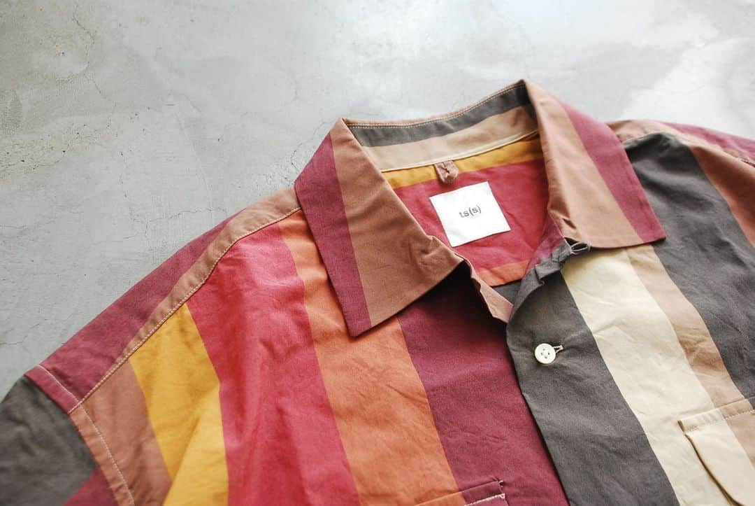 wonder_mountain_irieさんのインスタグラム写真 - (wonder_mountain_irieInstagram)「_ ts(s) / ティーエスエス (#ts_s) "Round Flap Pocket Baggy Shirt -Multicolor Irregular Stripe Viscise*Nylon Cloth-" ￥28,080- _ 〈online store / @digital_mountain〉 http://www.digital-mountain.net/shopdetail/000000009411/ _ 【オンラインストア#DigitalMountain へのご注文】 *24時間受付 *15時までのご注文で即日発送 *1万円以上ご購入で送料無料 tel：084-973-8204 _ We can send your order overseas. Accepted payment method is by PayPal or credit card only. (AMEX is not accepted)  Ordering procedure details can be found here. >>http://www.digital-mountain.net/html/page56.html _ 本店：#WonderMountain  blog>> http://wm.digital-mountain.info _ 〒720-0044 広島県福山市笠岡町4-18 JR 「#福山駅」より徒歩10分 (12:00 - 19:00 水曜定休) #ワンダーマウンテン #japan #hiroshima #福山 #福山市 #尾道 #倉敷 #鞆の浦 近く _ 系列店：@hacbywondermountain _」5月25日 16時28分 - wonder_mountain_