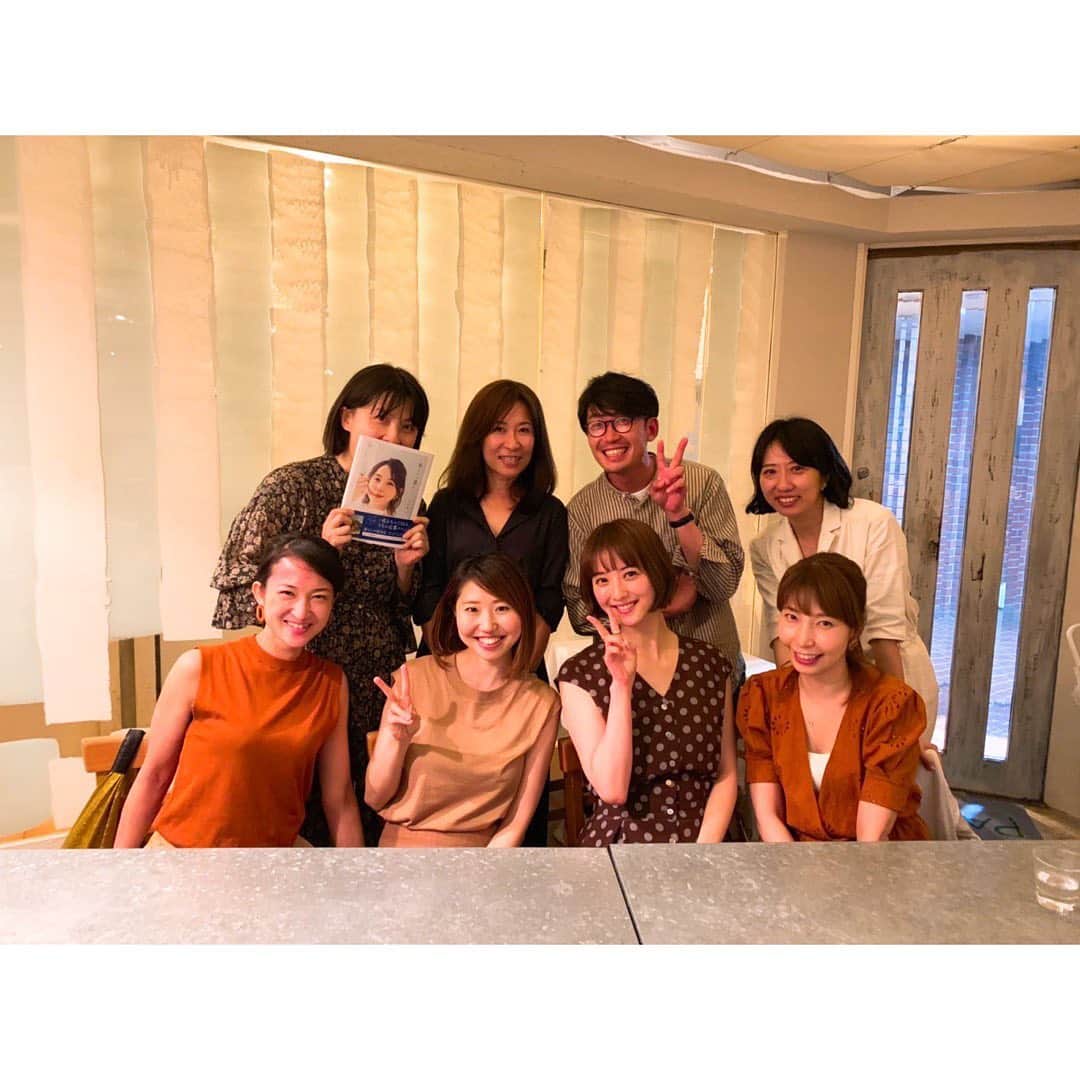 佐々木希さんのインスタグラム写真 - (佐々木希Instagram)「#希んちの暮らし 打ち上げしました💐 この本が無事できたのも最高のスタッフの方々のおかげです。 重版、本当にありがたいです。 少しでも、役に立つ本であったら嬉しいな☺️」5月25日 16時46分 - nozomisasaki_official