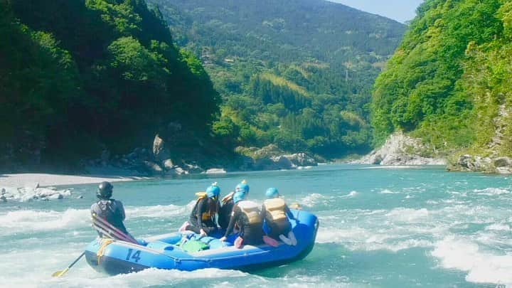 鳳ゆまさんのインスタグラム写真 - (鳳ゆまInstagram)「#ラフティング 🚣‍♀️ . 激流求めて高知県まで🚗 四国吉野川にある #リオブラボー  @riobravo_rafting . . #吉野川 #吉野川ラフティング  #アクティブ女子 #遊び場 #川 #高知県 #遊び #観光スポット #観光 #インスタ映え  #インスタ映えスポット #女子旅 #高知旅行  #japan #beautiful #sightseeing #girls」5月25日 16時40分 - yumangerion06