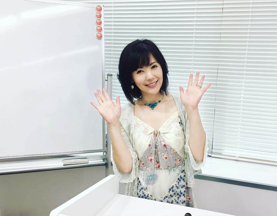 六車奈々さんのインスタグラム写真 - (六車奈々Instagram)「今日は、六車奈々の『食べる美人塾』@大阪開催。 テーマは、美肌の4。 『すべすべツルンの美肌術　～ニキビ・毛穴汚れ・ゴワゴワ肌よ、サヨウナラ！～』 ご参加下さった皆様、ありがとうございました＾＾ #六車奈々の食べる美人塾 #六車奈々 #美肌ケア #美肌 #ありがとうございました」5月25日 16時41分 - nanarokusha