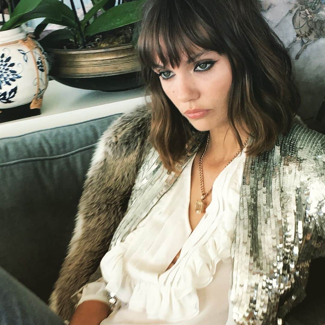 のインスタグラム：「TEXTURES • Layer the LUXE trio ✖️Shearling ✖️ Sequin✖️Silk TAP to shop or visit @collectiveonqueen stocking our entire range and one-off pieces as well as exclusive collections from these fab founders 👇🏼 @luna_atelier  @sarahjcurtis.collections  @luke_rose_jewellery  @nikkiwilliams_official  @sambagsydney  @marloemarloe . #Cocoribbon #bohemeluxe #luxe #luxefabric #silk #timeless #silversequin #sequin #fashion #boutique #blouse #gilet #shop #love #instastyle #jewels #sydney #ruffles #florals #embellishment #colourcrush #colour #photoshoot #chic #fave #limitededition」