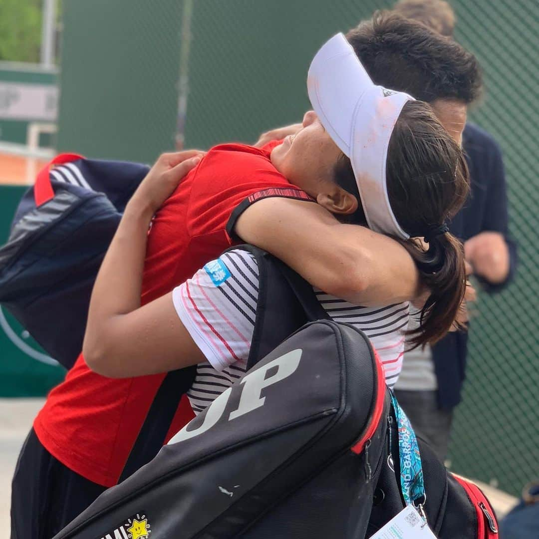 杉山愛さんのインスタグラム写真 - (杉山愛Instagram)「くるみちゃん🎾予選を勝ち上がりました✨ 予選は3回勝ち😊3回勝つのは大変なことですが、見事に勝ちきりました👍 本当に頑張ったね👏👏👏👏👏 本戦も頑張れーーーーーっ✨」5月25日 16時53分 - aisugiyamaofficial