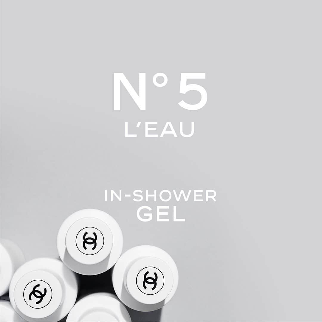 シャネルさんのインスタグラム写真 - (シャネルInstagram)「NEW. N°5 L’EAU IN-SHOWER GEL. A fresh, light and delicately scented foaming shower gel. Limited Edition. #N5LEau #YouKnowMeAndYouDont #ChanelFragrance」5月25日 16時54分 - chanelofficial
