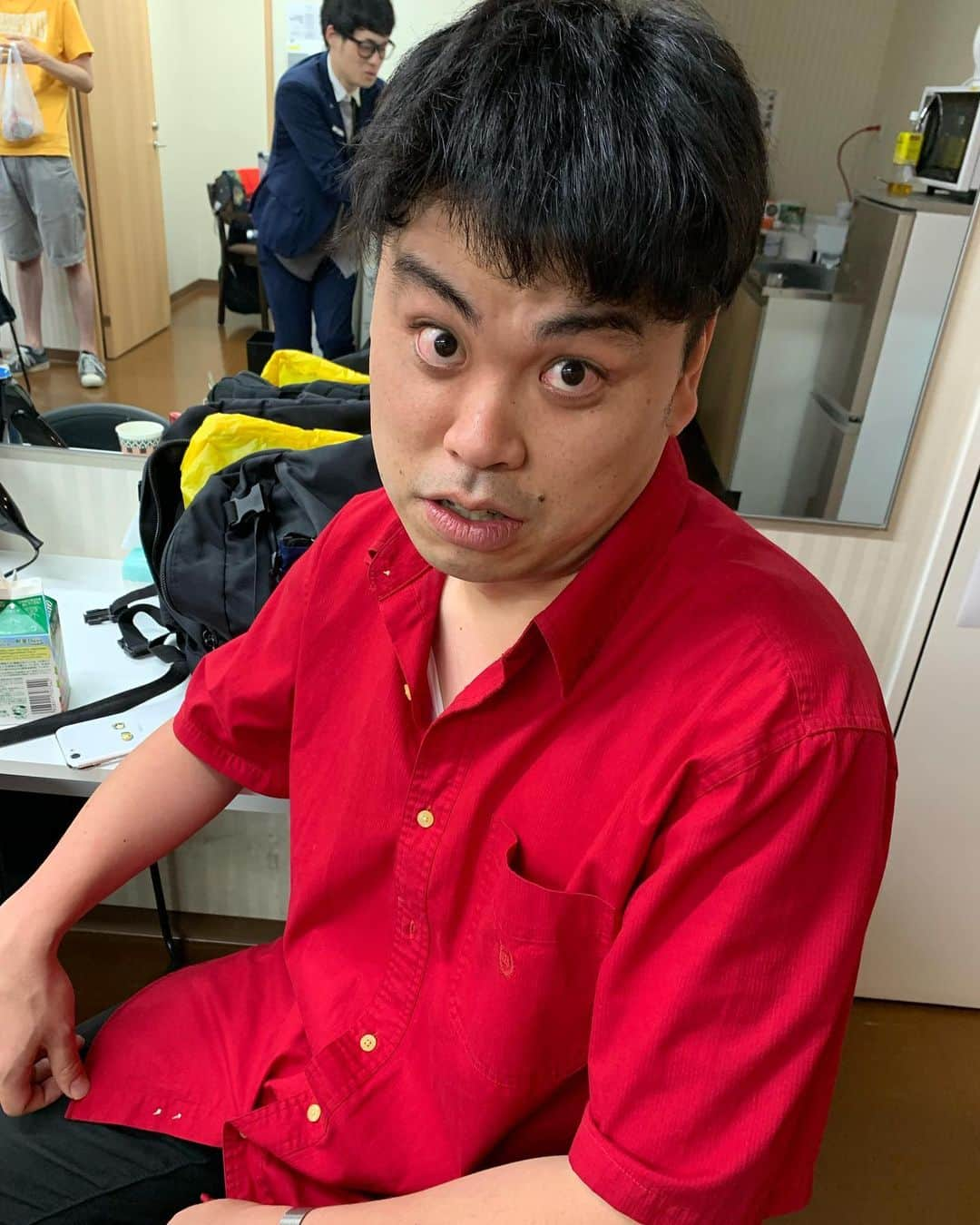 辻井亮平さんのインスタグラム写真 - (辻井亮平Instagram)「今日のトークコーナーで初瀬さんと同じになったので、やっとお願いしようと思ってた事を言えました。『【なんじゃい！】を僕にください！』と。そして手押し相撲対決で勝利したので、【なんじゃい！】は僕のモノになりました！しゃぁー！！なんじゃいー！！ #初瀬さん #もうなんじゃい言えんくなったから #顔だけでなんじゃい言うとる 、、、 #なんじゃいを取り戻せ #ってライブ打って貰えれば #いつでも受けて立たせてもらいますよ ！ #なんじゃい ー！！！！ #山さん」5月25日 17時08分 - aironhed_tsujii