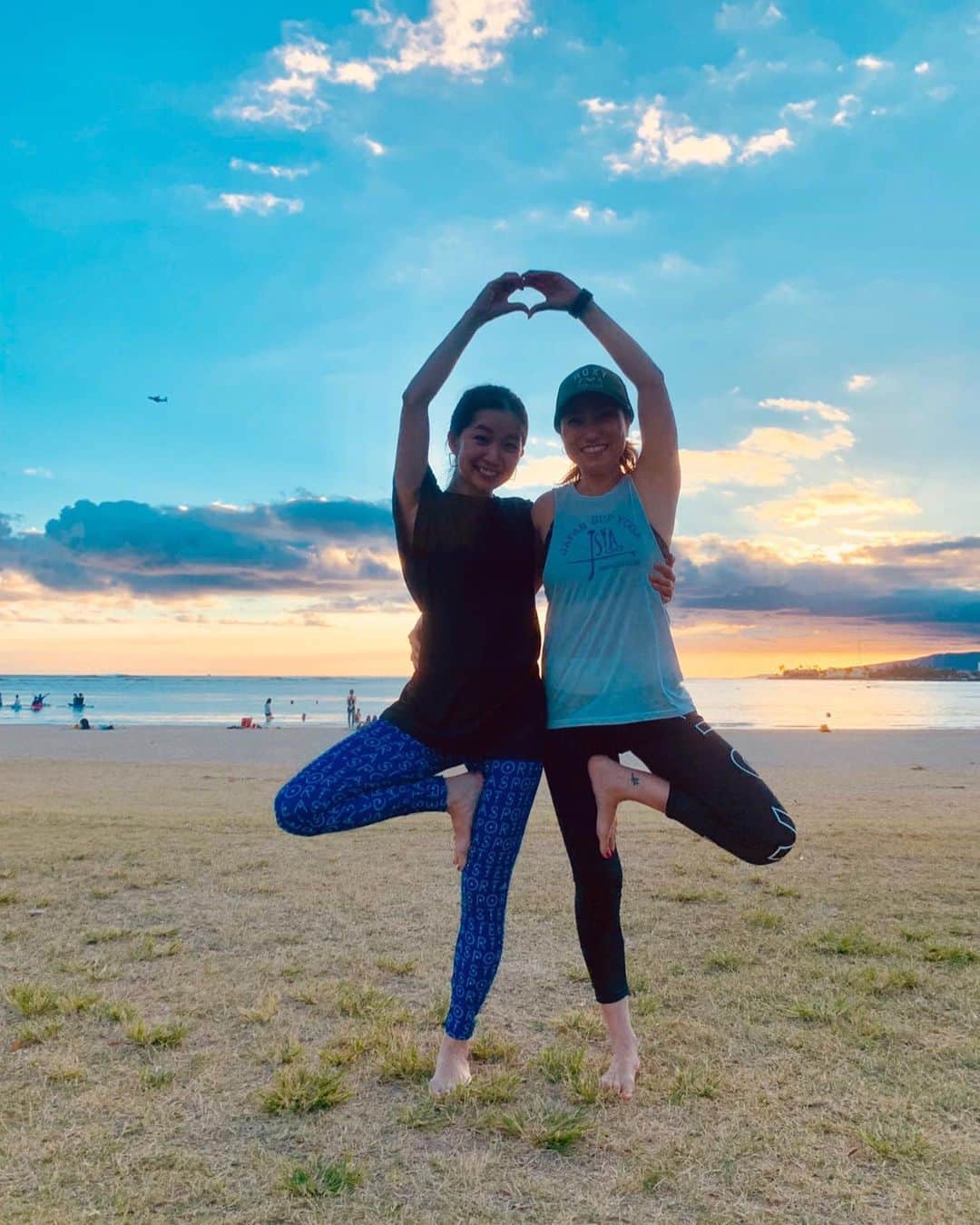 のインスタグラム：「・ YOGA fes最高でした♡ みーんなすごい！！ いろんな先生のレッスンを受けられて楽しかった〜🌈 今年はYOGAもトレーニングも頑張っていつか出来るようになりたい🙋‍♀️ 明日は @tacco1up のレッスンたのしみ♡ #yoga #yogafes #supyoga #hawaii #takiicotrip」