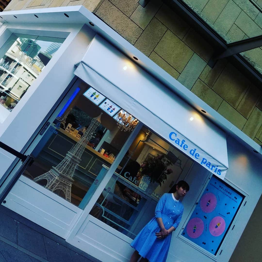 今堀恵理さんのインスタグラム写真 - (今堀恵理Instagram)「昨日リニューアルオープンした　@cafedeparis_japan  韓国No.1人気スイーツ　「カフェドパリ💕」 日本に上陸してからずっと行きたかったお店です。  今は日本ではここだけ  場所は 六本木ヒルズ　ヒルサイド2階　くものオブジェの横に出来ました✨ 超かわいい💠 期間限定のチェリーも急がないと無くなるよ 青ぶどう、マンゴー、チョコ、パイナップル、全部食べたくなる  昨日オープン初日だったので モデル、タレント、勢揃いしました @naccy0112 @yuurimorishita @sekiyumiko0821 @kaori.omura @maclemacle @ausweetie @maako_hinahina @tokyo.bibi @mirei_sakurai @marie.flower  みんなありがとう❤️　美しいし性格いいし楽しいし、みんな最高  そして　@cafedeparis_japan 美味しかった。　こちらは9月1日までになります。期間限定なので是非  #カフェドパリ六本木　#六本木ヒルズ　#カフェスタグラム　#日本初　#東京スイーツ　#韓国スイーツ　#食べ歩きグルメ　#初出店　#インスタ映え　#可愛い　#スイーツ巡り　#カフェ巡り　#グラビア　#cafedeparis #ボンボン　#パフェ巡り」5月25日 17時26分 - eriimahori