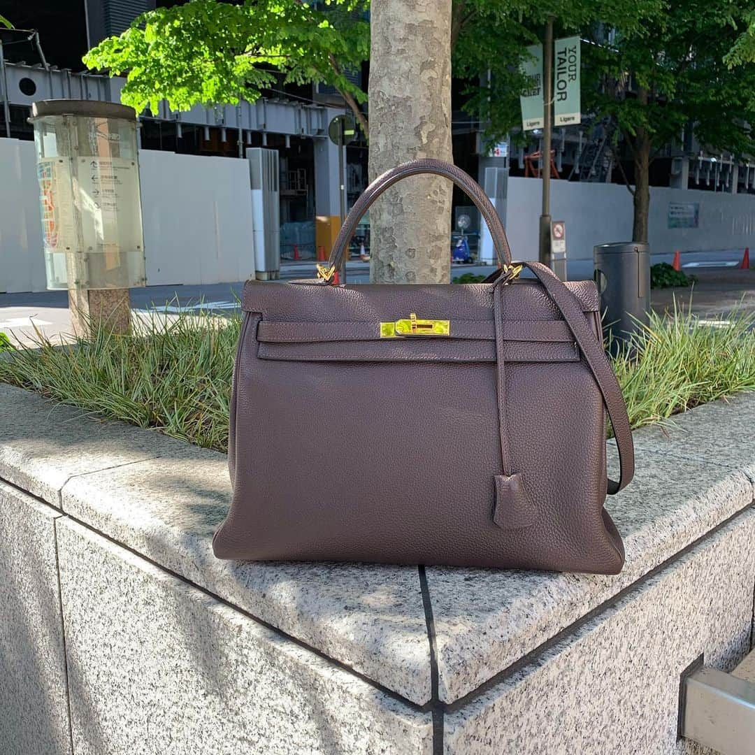 HIROBさんのインスタグラム写真 - (HIROBInstagram)「.﻿ -hirob丸の内-﻿ ﻿ HERMES Vintage Bag﻿ ﻿ 明日より丸ビルポイント5倍にイベントになります！﻿ ご来店お待ちいたしております。﻿ ﻿ お問い合わせはこちらまで﻿ HIROB丸の内店﻿ 03-5224-8666﻿ ﻿ #baycrews﻿ #hirobmarunouchi﻿ #hirob﻿ #hermes﻿ #bag﻿ #kelly﻿ #picotin﻿ #birkin﻿ ﻿ #ヒロブ﻿ #ベイクルーズ﻿ #ヒロブ丸の内﻿ #エルメス﻿ #バック﻿ #ピコタン﻿ #ケリー﻿ #バーキン﻿ #自分へのご褒美」5月25日 17時33分 - hirob.jp