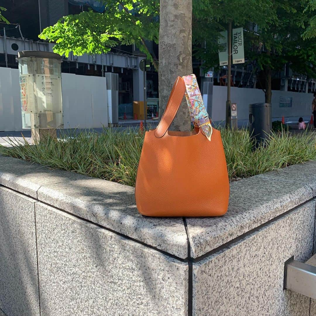 HIROBさんのインスタグラム写真 - (HIROBInstagram)「.﻿ -hirob丸の内-﻿ ﻿ HERMES Vintage Bag﻿ ﻿ 明日より丸ビルポイント5倍にイベントになります！﻿ ご来店お待ちいたしております。﻿ ﻿ お問い合わせはこちらまで﻿ HIROB丸の内店﻿ 03-5224-8666﻿ ﻿ #baycrews﻿ #hirobmarunouchi﻿ #hirob﻿ #hermes﻿ #bag﻿ #kelly﻿ #picotin﻿ #birkin﻿ ﻿ #ヒロブ﻿ #ベイクルーズ﻿ #ヒロブ丸の内﻿ #エルメス﻿ #バック﻿ #ピコタン﻿ #ケリー﻿ #バーキン﻿ #自分へのご褒美」5月25日 17時33分 - hirob.jp